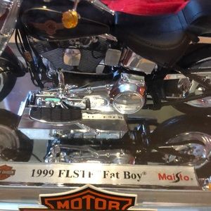 New in box maisto collectors edition dye cast Fatboy 1999